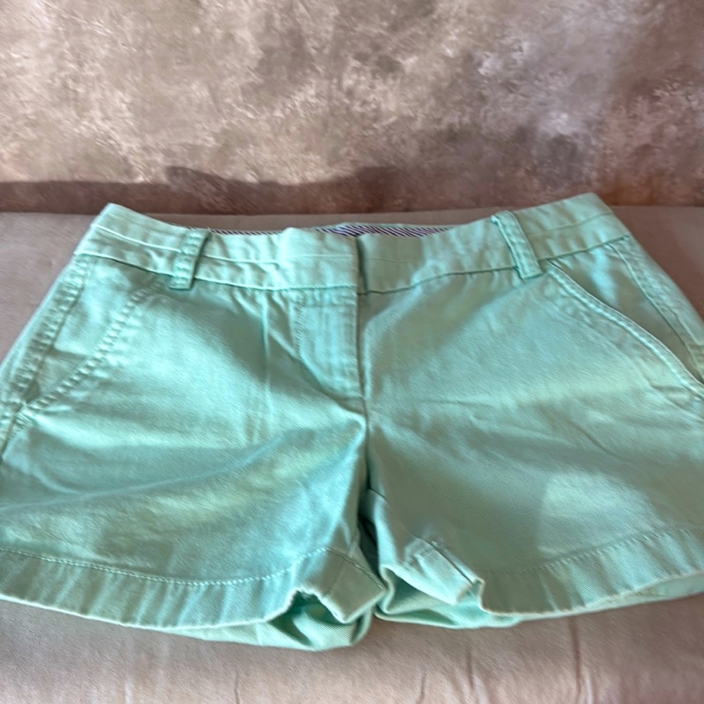 J. Crew Green Bermuda Shorts Relaxed Fit Cotton
(Love 10)